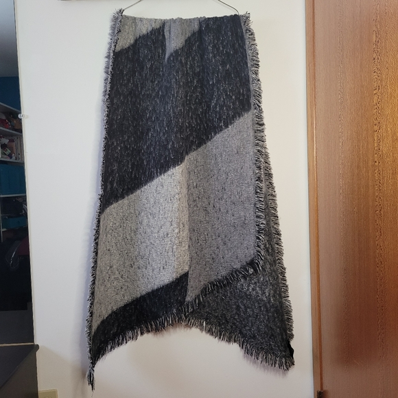 Large H&M Scarf - Picture 2 of 4